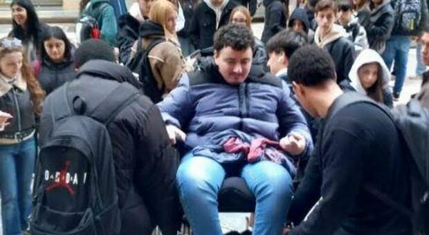  Muore a 19 anni a causa di una malattia, addio a Francesco Di Leva: esempio di forza e coraggio 