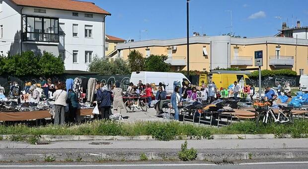 Pesaro, baratto al mercato: settanta parcheggi per trenta banchi. Gli ambulanti di via Bondei, Mirabelli e Belgioioso verranno spostati