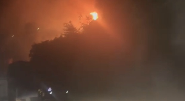 Nuovo incendio in Costiera, fiamme a Cetara lambiscono abitazioni