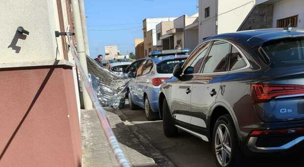 Anziano trovato morto sull'uscio di casa: non convince l'ipotesi malore. Giallo nel Salento