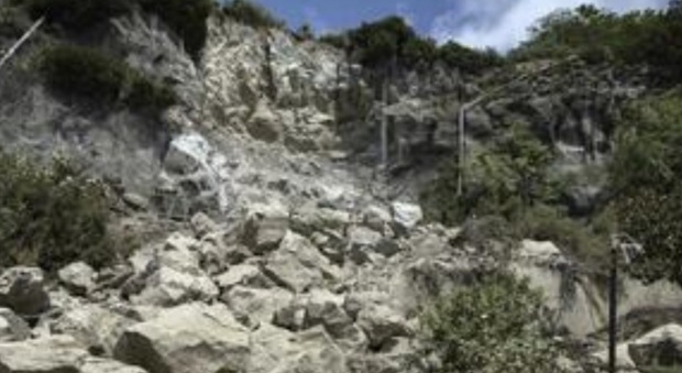  Frana dopo il terremoto a Pozzuoli: l?appello sul web ritrova l?«angelo» che salvò un uomo dalle macerie 