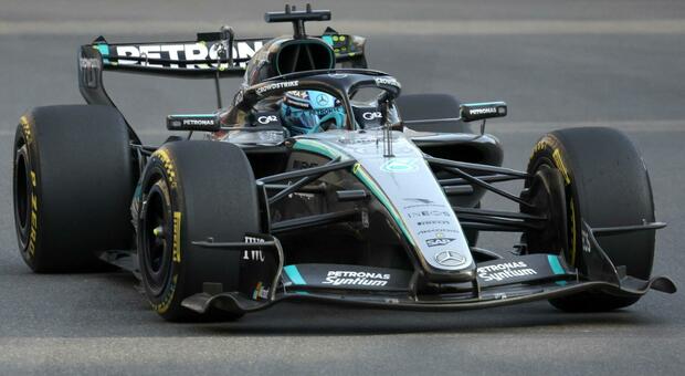 La Mercedes di George Russell molto veloce sulla pista di Baku