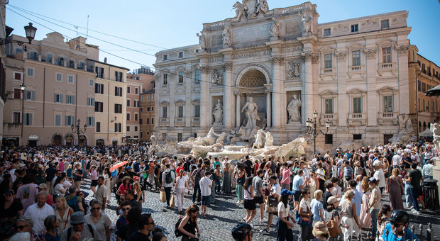 https://statics.cedscdn.it/photos/MED/2026/09/25/9785942_25221000_roma_trevi.jpg