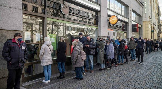 Economia russa, le tasse aumentano ancora (e colpiscono 4 milioni di ricchi): ecco la bozza di bilancio 2027-2029