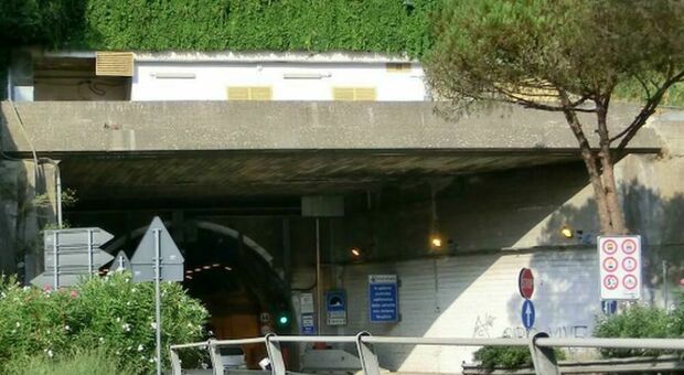 Frana a Castellammare, liberata la galleria ma resta la paura