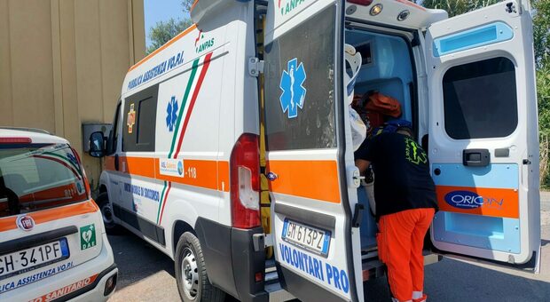  Battipaglia, donna spinta per le scale dal compagno dopo una lite: ricoverata in ospedale 