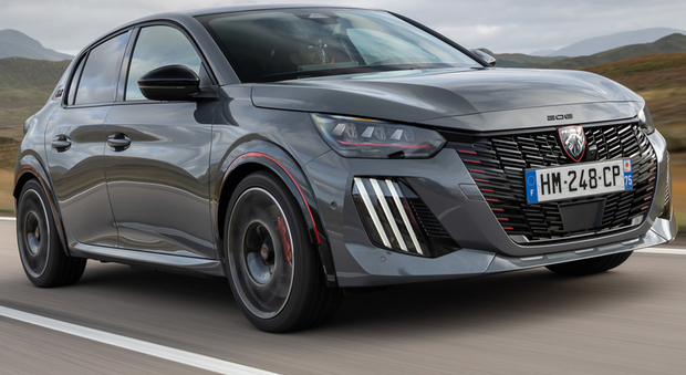 https://statics.cedscdn.it/photos/MED/2026/09/28/9790942_28155842_peugeot_e208gtitestdrive_2059.jpg