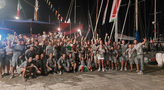 Da Santa Lucia a Posillipo: applausi e festeggiamenti, all?Italia arrivano i velisti 