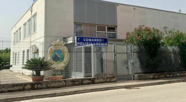 A 14 anni non vuole andare a scuola: lancia un coltello al padre e scappa