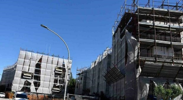 Superbonus, ditta sparita dopo aver montato le impalcature. L'odissea di 120 famiglie in 6 palazzine: &laquo;Murati vivi da 4 anni&raquo;