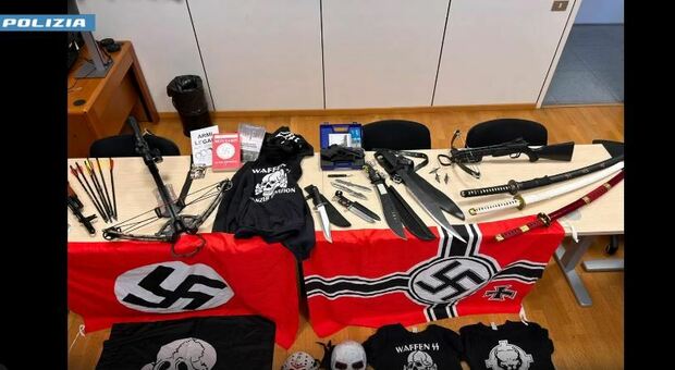 ​&laquo;Terroristi bianchi eroi&raquo;: arrestato a 17 anni. Progettava attentati e aveva perfino i manuali su come fare. Ecco cosa hanno trovato gli agenti sul suo telefono