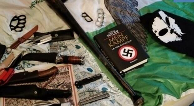 Inneggiava al suprematismo e aveva katane e machete, arrestato 17enne a Trento: &laquo;I terroristi bianchi sono eroi&raquo;