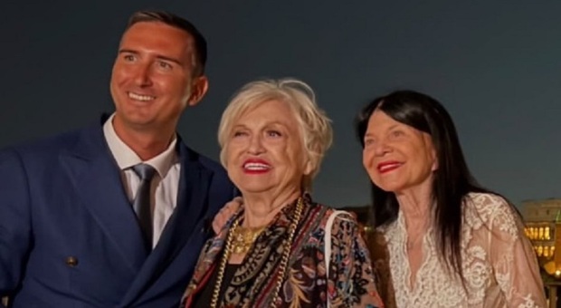 Wanna Marchi e Stefania Nobile in Campidoglio per il &laquo;Premio Internazionale della Cultura&raquo;. Il consigliere si scusa: non sapevo della loro presenza