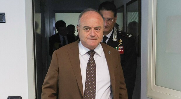 Napoli, Gratteri: &laquo;I jammer in carcere funzionano, si valuta l'acquisto di altri quattro&raquo;