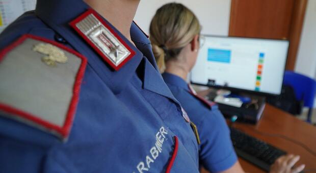  Castellammare, picchiata in strada dall?ex: salvata da un carabiniere 