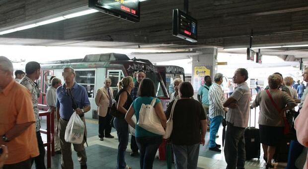  Treni Eav, stretta sui turni: il sindacato è contrario 