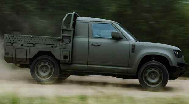 https://statics.cedscdn.it/photos/MED/2026/09/30/9795541_30181621_jlr_defender_wolf_seriesii_trials_utility_02.jpg_bis.jpg