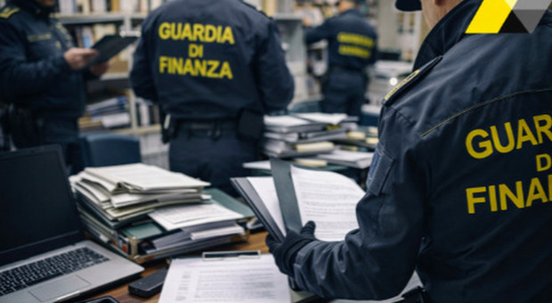  Napoli, cancelleria a prezzi bassi grazie a una frode: maxi sequestro da 12,6 milioni 
