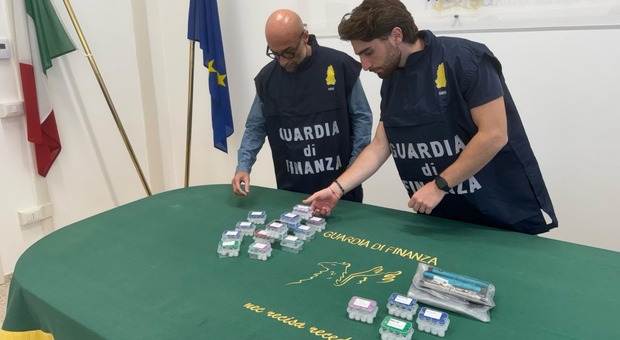 Dimagrire riducendo l'appetito, ma i farmaci erano illegali: sequestrate 143 fiale