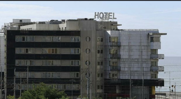  Grand Hotel Salerno, il TAR accoglie il ricorso: l'albergo resta aperto fino a dicembre 
