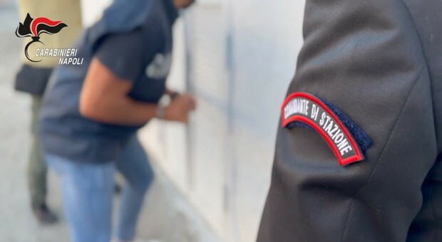  Napoli e provincia, il bilancio dei carabinieri: boss nell'armadio, droga e interventi codice rosso 