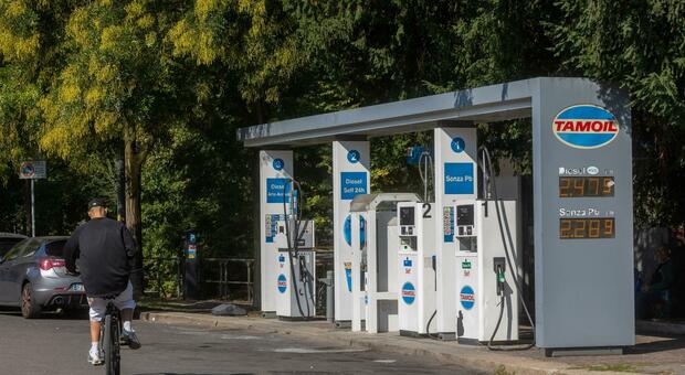 Price cap benzina, Tamoil: misure fino al 31 ottobre. I distributori con lo sconto oltre il 50%, quali sono