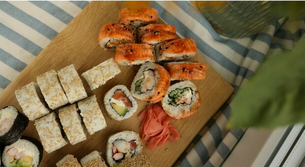 https://statics.cedscdn.it/photos/MED/2026/10/01/9797763_01164814_ristorante_sushi_scarafaggi_chiuso.jpg