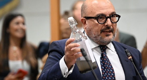 Sarno, patto bipartisan per risanare il fiume. Fico: «Pulito in 5 anni» 