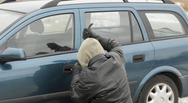 Auto rubate e ?cavalli di ritorno?, 23 indagati in provincia di Napoli: tutti i nomi 