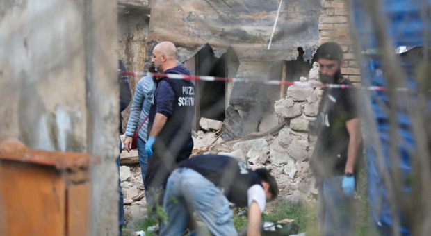 Roma, regole per preparare bombe nel cellulare: arrestato un anarchico con l'accusa di terrorismo