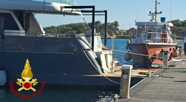Incendio a bordo di uno yacht: paura nel porto di Brindisi