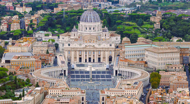 Leone XIV cambia San Pietro, via Gambetti dopo cinque anni: finisce la stagione della Basilica &ldquo;pop" (tra droni, show e bistrot)