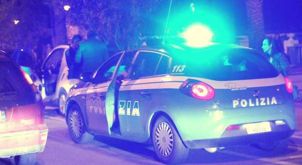 Cinghiate e caschi usati come scudi: San Benedetto, choc in centro, rissa fra 20 ragazzi