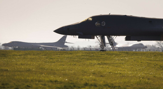 Gli Usa ritirano tutti i loro bombardieri dalla base B-1 di Fairford: l'ombra del complotto terroristico