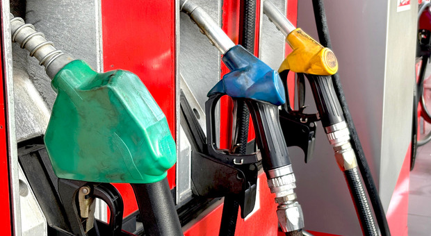 Marigliano, sequestrati 30mila litri di benzina di contrabbando: due denunciati
