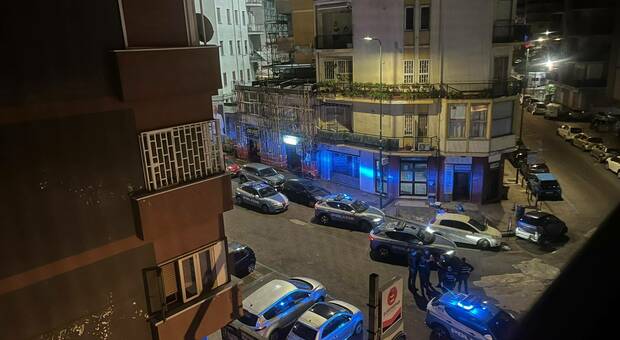  Fuga da film a Napoli, inseguimento di 15 chilometri tra la Tangenziale e il Vomero. Arrestati due giovanissimi: uno era ricercato 