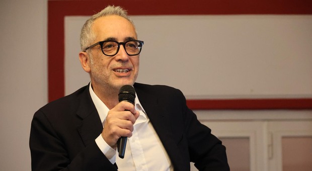  «Divieto di stendere il bucato, non siamo a Napoli». L'assessora Puca risponde al sindaco francese: «Vero, vi perdete molto» 