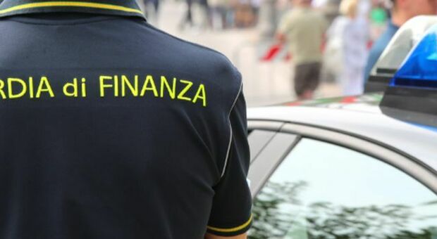 Napoli, Roan della Guardia di Finanza scopre un "mediatore del diporto" abusivo durante America's Cup