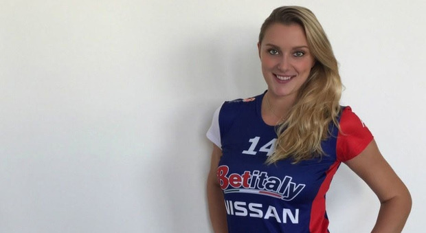 Stefania Corna, pallavolista morta a 35 anni dopo una lunga malattia: aveva giocato in Serie A e in nazionale