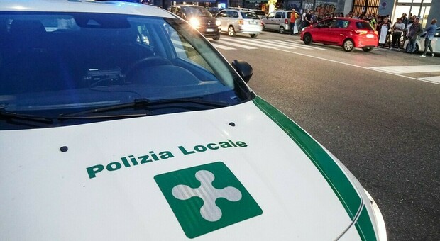 https://statics.cedscdn.it/photos/MED/2026/10/10/9816088_10073017_vigili_milano_chat_indagati_cosa_dicono_arresto_16enne.jpg