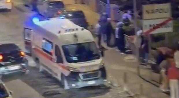  Donna cade in mare a Pozzuoli: giovane si tuffa in mare e la salva 