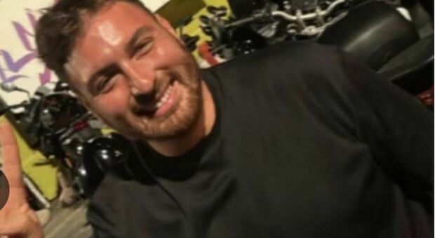  Funerali di Pasquale Amato a Napoli: l'appello della famiglia per conoscere la verità sull'incidente. «Fare chiarezza» 