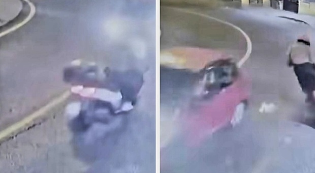  Napoli, incidente e follia nella notte a via Tasso: auto travolge uno scooter in curva e fugge  