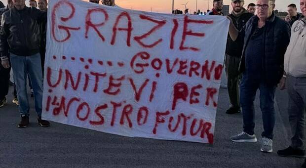 Foggia, caro carburanti: ora gli agricoltori scendono in strada, bloccata la Statale 16