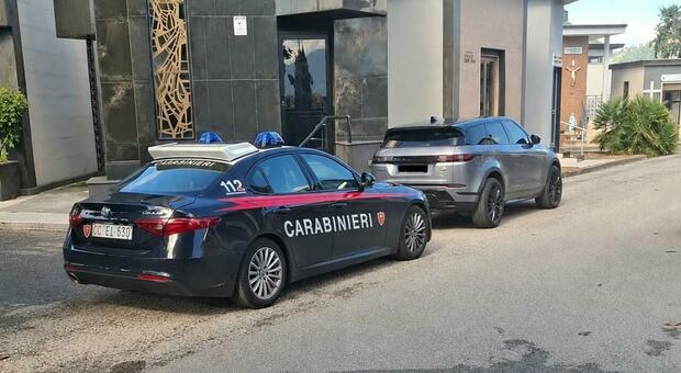  Poggiomarino, precipita da una scala mentre sta svolgendo una operazione di tumulazione: grave operaio 58enne 