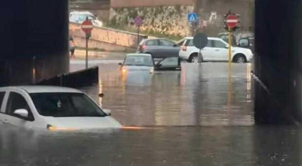 Foggia: violento nubifragio e allagamenti. Disagi per automobilisti rimasti bloccati