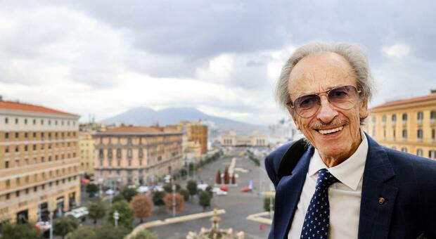  Mariano Rigillo riceve la medaglia della città di Napoli, il mattatore: «Se non recito che cosa faccio?» 