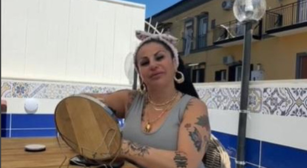  Ormeggi abusivi a Napoli Mergellina, sequestrate boe illegali: indagato il figlio di Rita De Crescenzo 