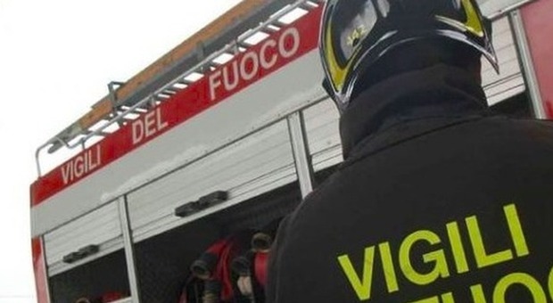 Incendio divampa nello chalet, il proprietario muore carbonizzato