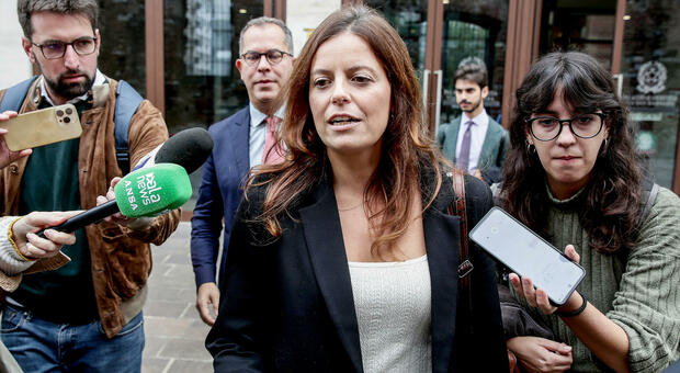 Ilaria Salis, annullata la condanna nella causa con gli ex collaboratori: &laquo;​Difetto nel contraddittorio&raquo;
